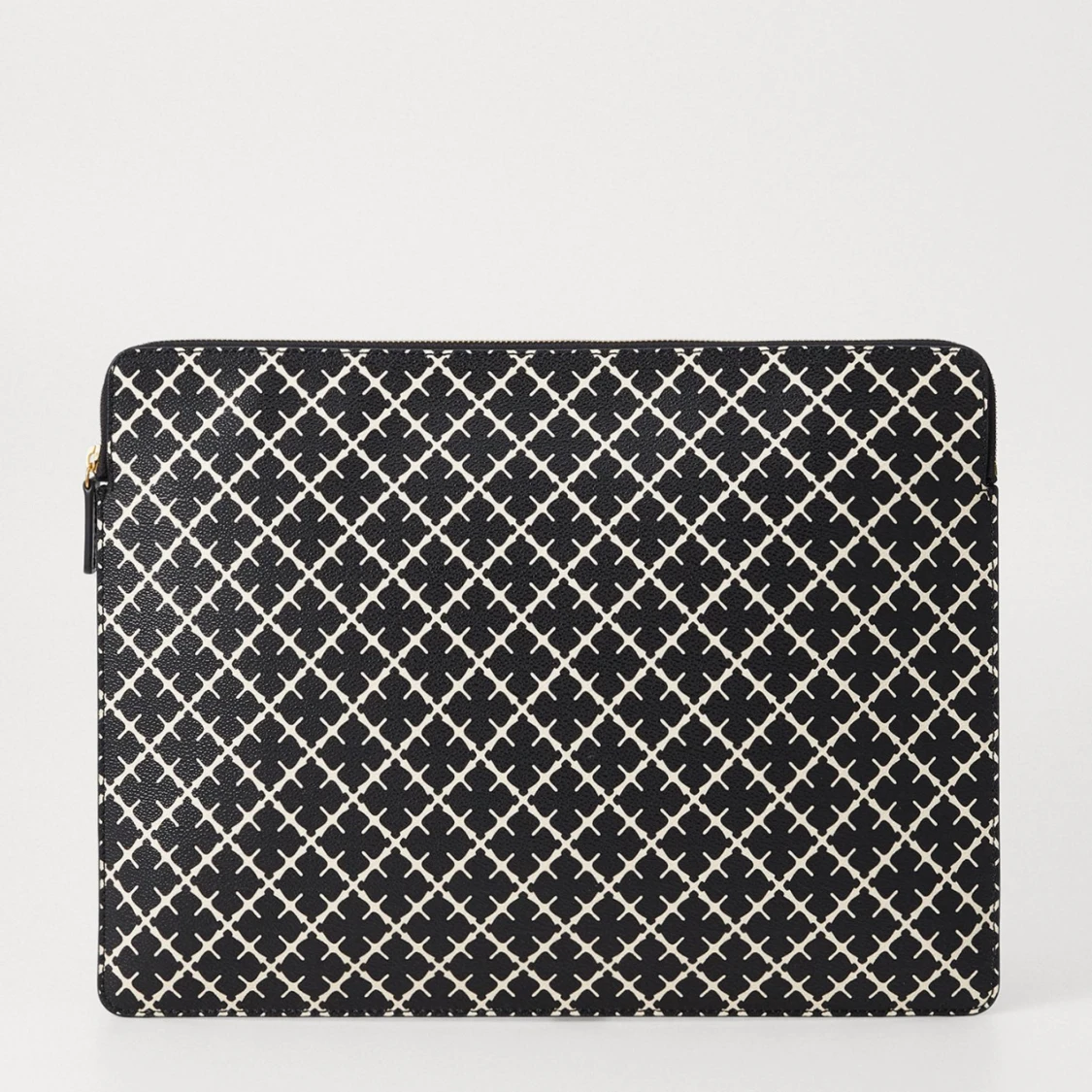 Svart och vit mönstrad datorväska