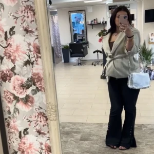 stella mccartney väska - Vit stella mccartney väska med silvrig axelrem 