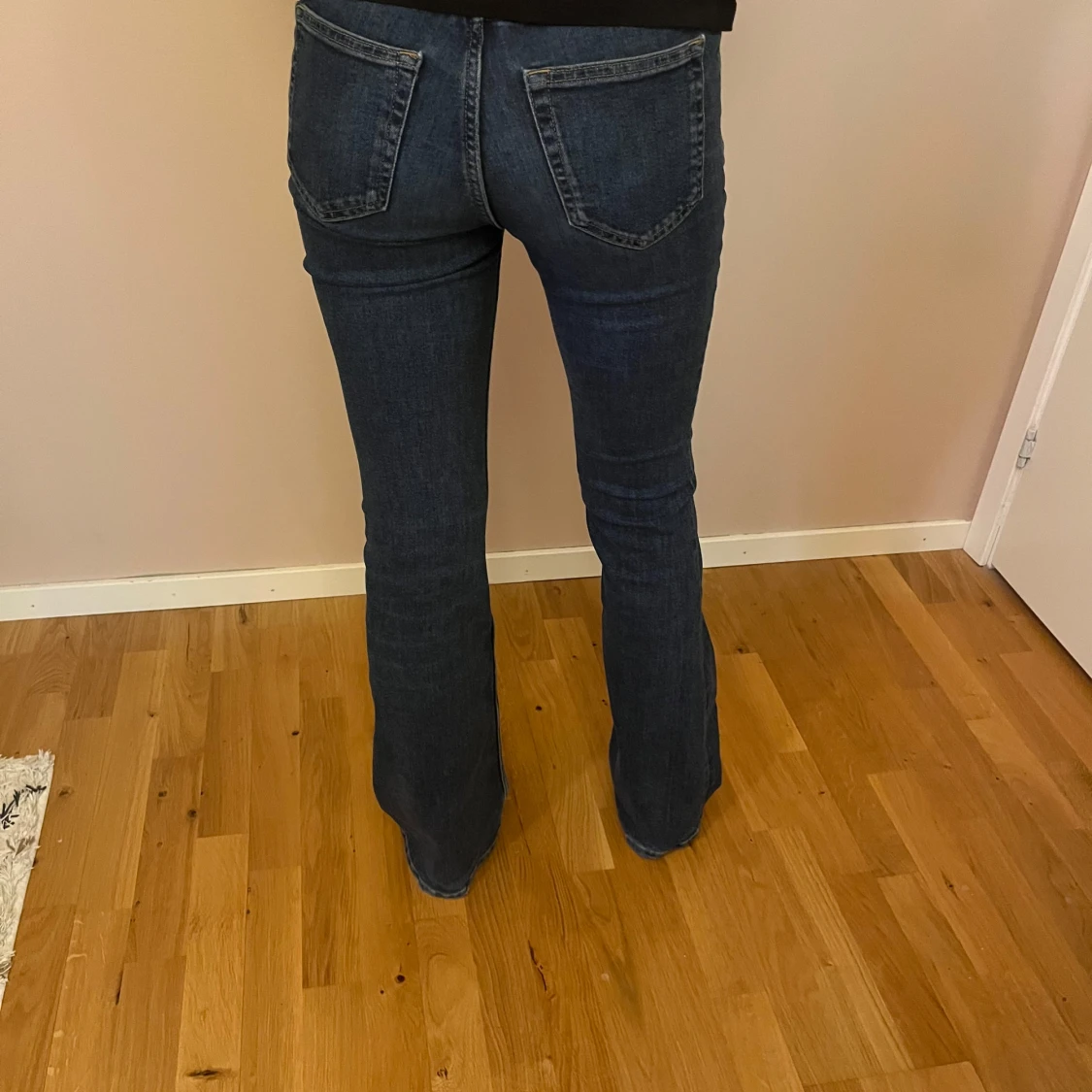 Mid waist bootcut jeans från H&M - 2