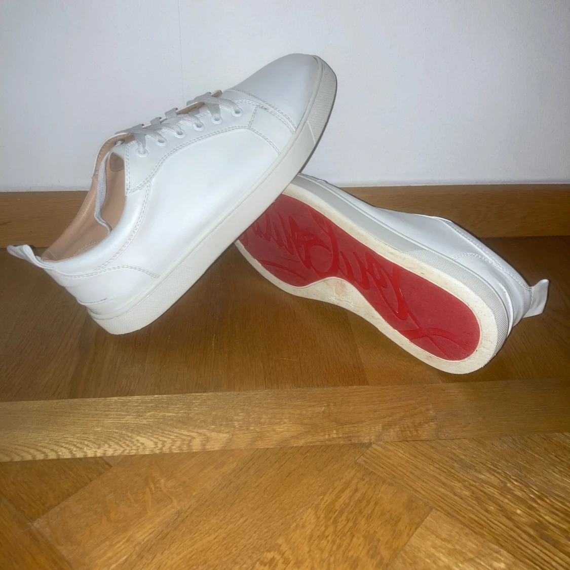 Vita sneakers från Christian Louboutin - 2