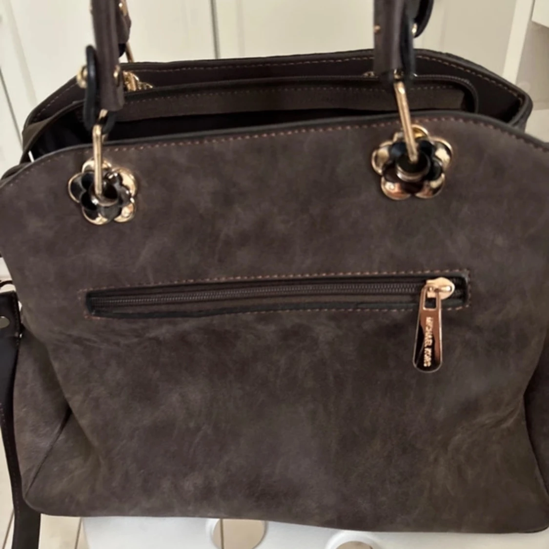 Brun handväska från Michael Kors - 4