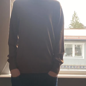 Bruun & Stegande - Säljer en jäkligt snygg Bruun & Stegande Merino tröja som passar perfekt nu till Våren men också vid tidig sommar | Mitt pris är 600kr, Modellen är 175cm lång 🤩| Bara att skriva vid minsta lilla fråga eller fundering😀