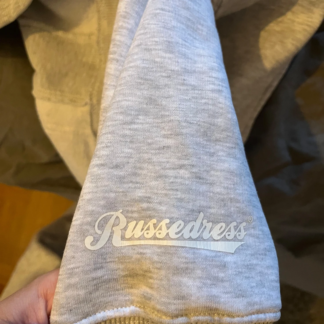 Grå hoodie från Russemerch - 2