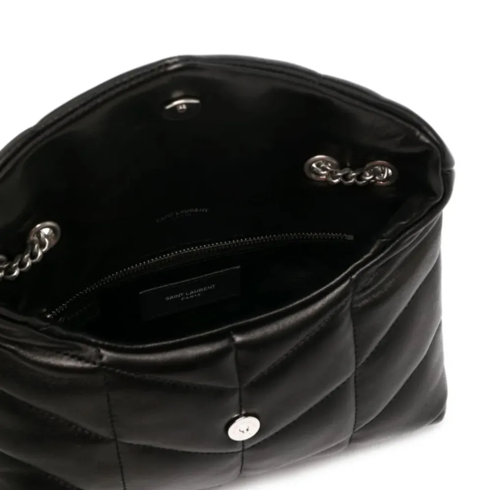 Säljer min Saint Laurent Puffer Toy quiltad axelväska som är köpt 2022 därav är den i superfint skick🩷 Kvitton dustbag och kartong finns🩷 . Laukut & Käsilaukut.