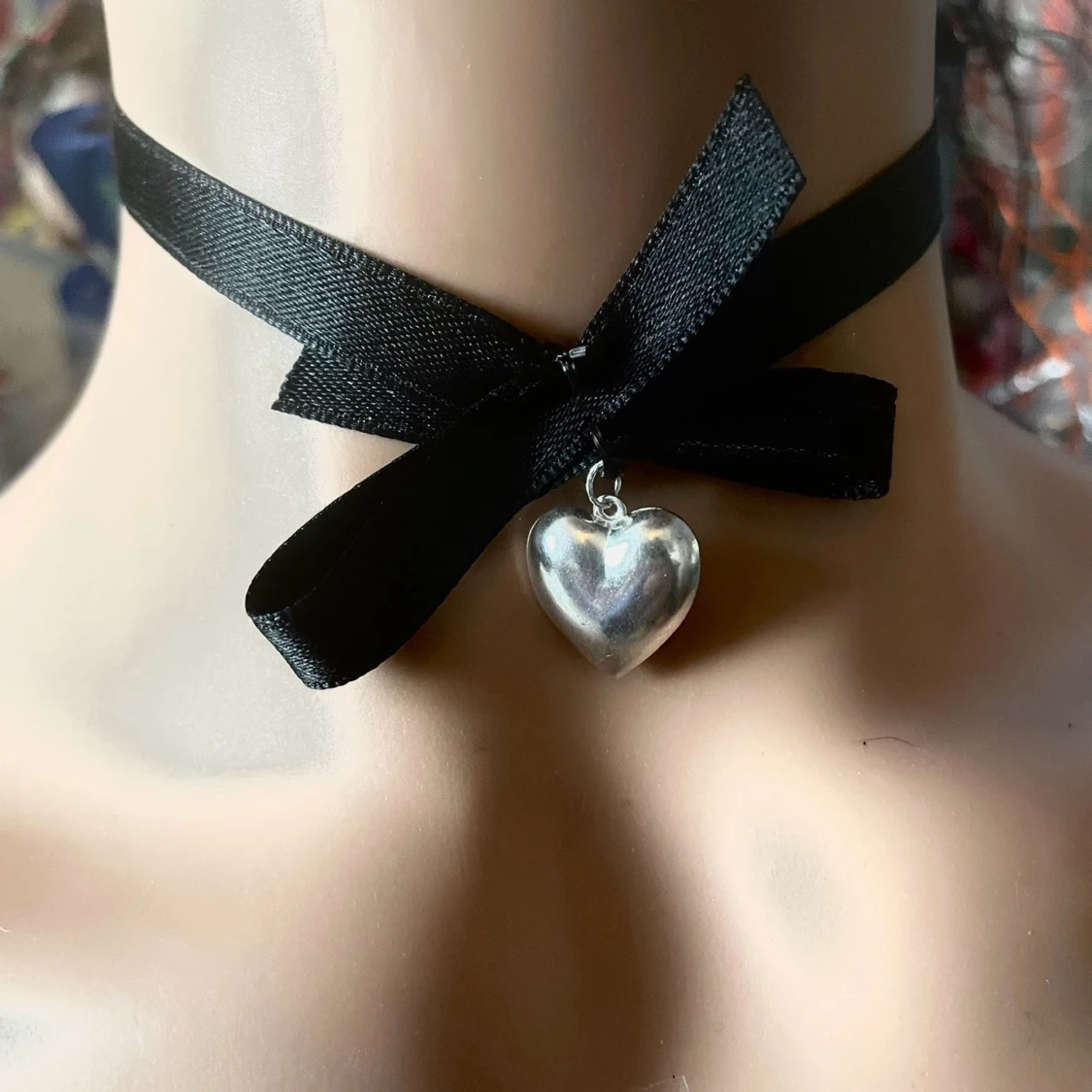 Made by prisförslag- 1 choker med hjärta 