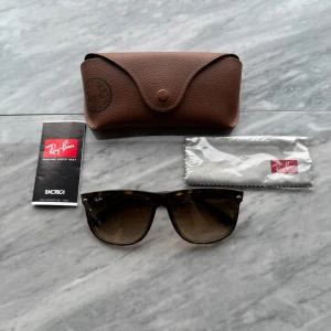 RayBan Boyfriend  - RayBan Boyfriend solglasögon | Perfekt skick | Ingår: RayBan putsduk | Frakt spårbart via Postnord eller Instabox  |  Köpare står för frakt | Tveka inte att höra av dig vid frågor📩