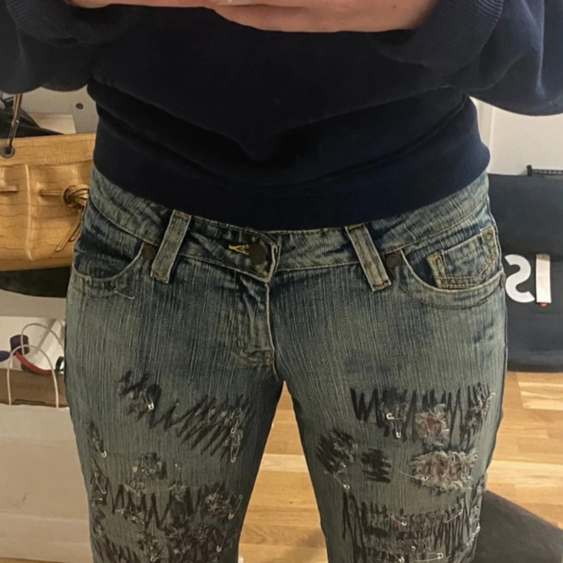 Unika jeans med slitningar - 2