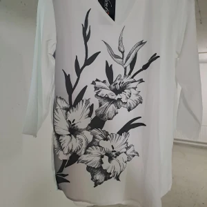  Damblus  satin / polyester  Storlek  40-42  - Damblus satin polyester  Storlek  40-42 