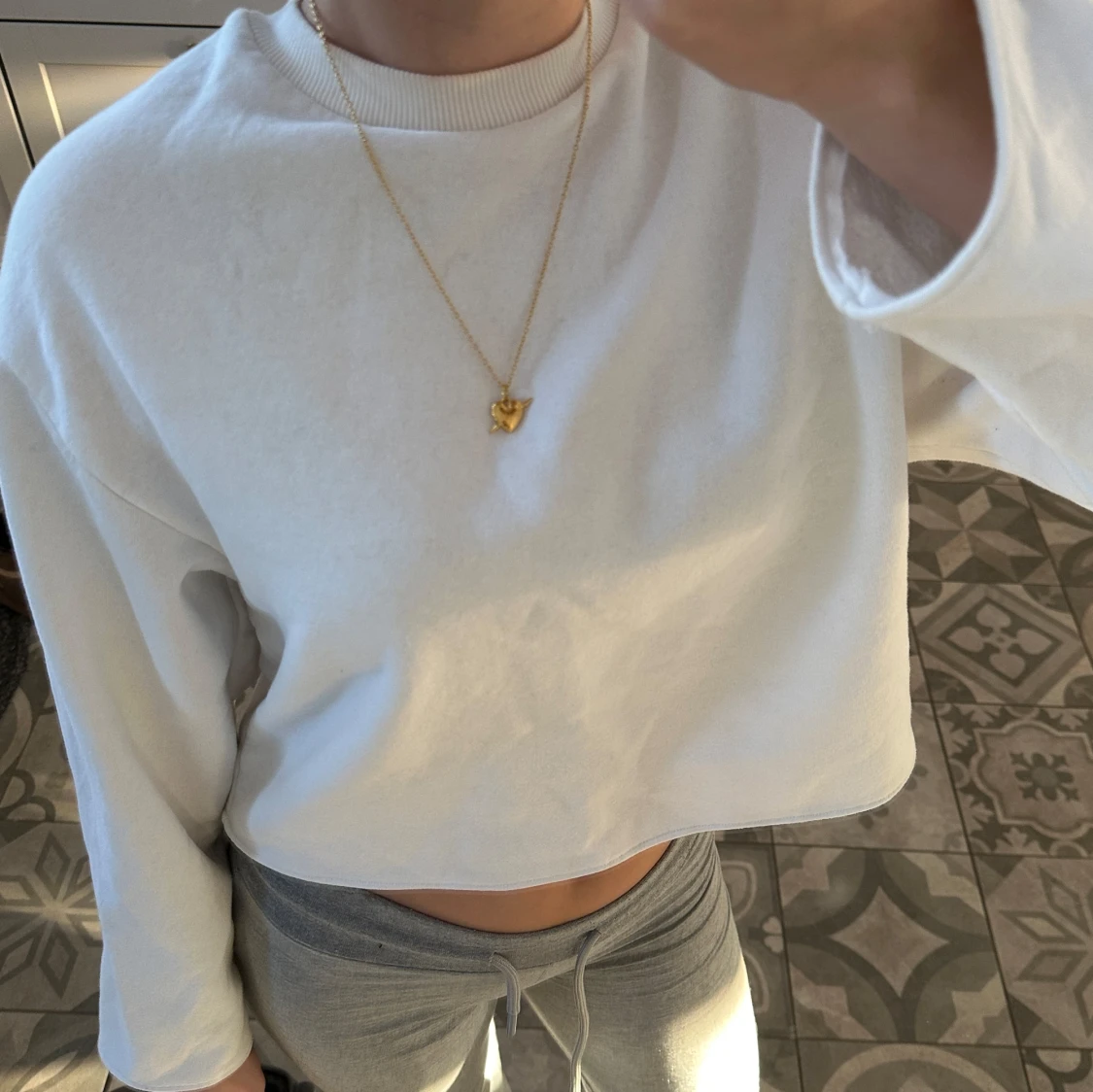 Vit croppad tröja från Gina tricot