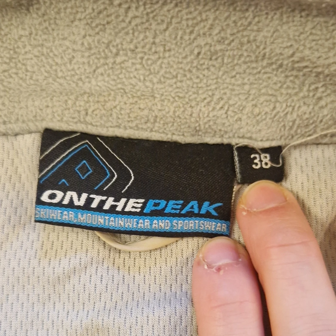 Svart jacka från On The Peak - 90