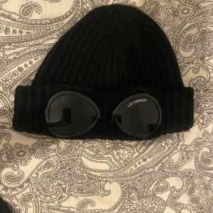 Cp company mössa - Cp company mössa i stl M, i gott skick. För mer bilder/info skriv pm. 500kr/bud 