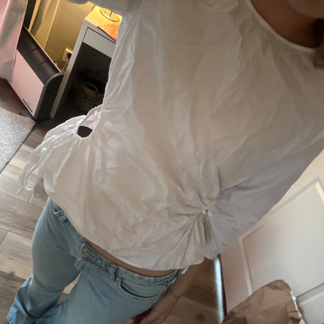 Vit topp med knytning i sidan - 91