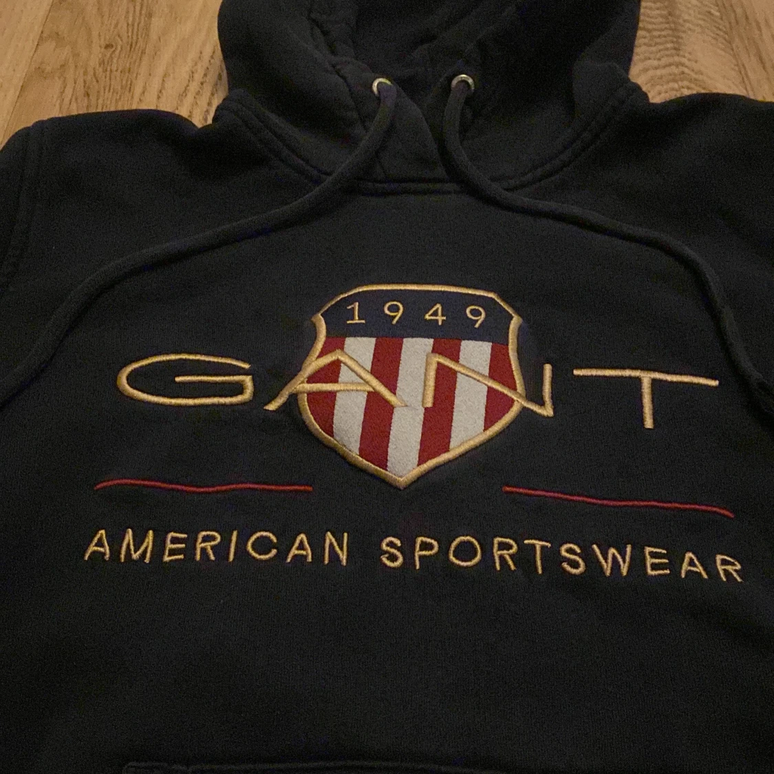 Svart hoodie från GANT - 90