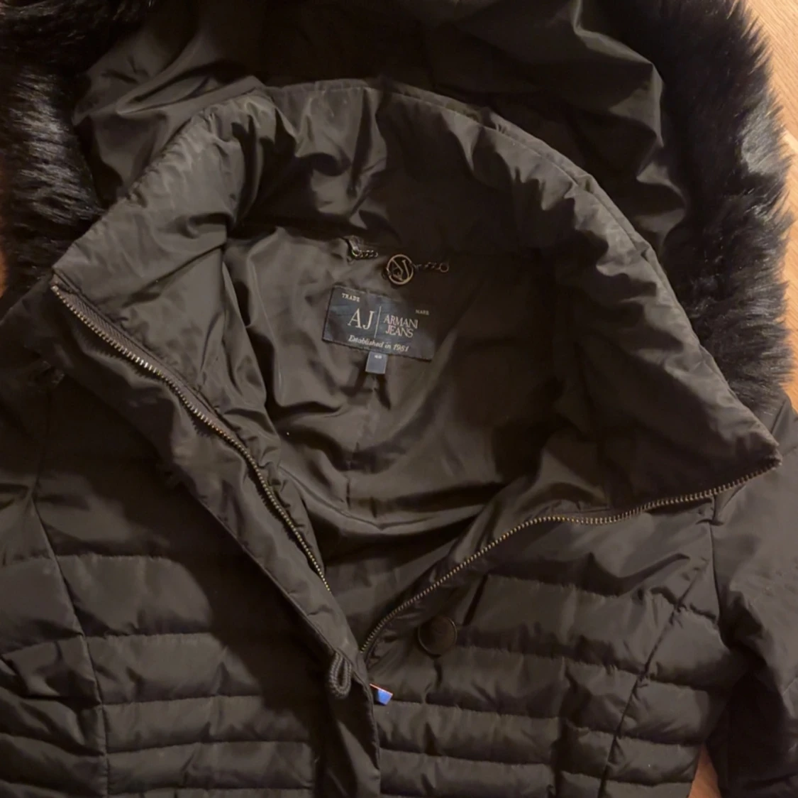 Svart dunjacka/vinterjacka från Armani Jeans - 91