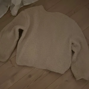 Beige teddyjacka -  Teddyjacka från H&M  🩷