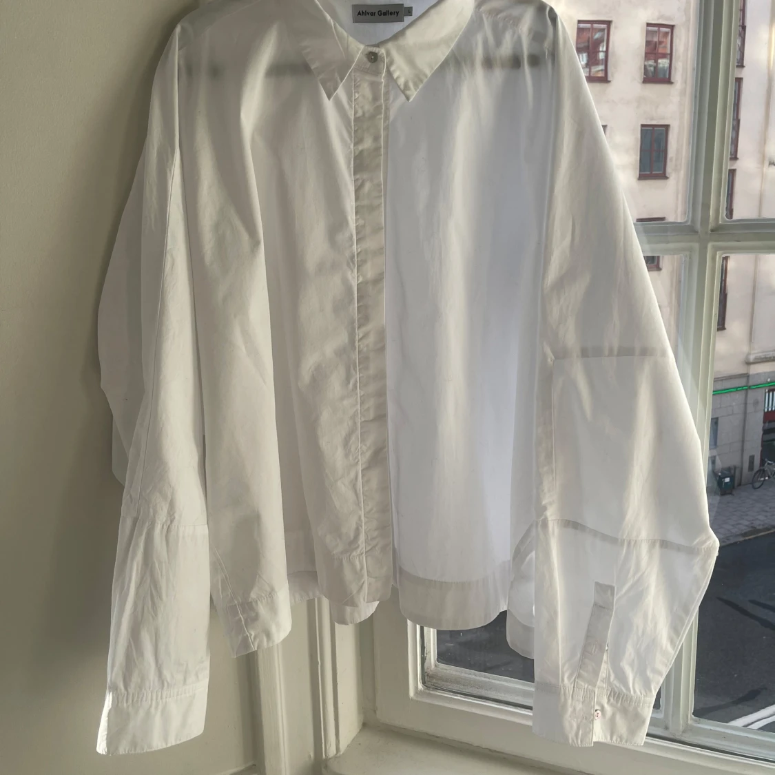 Vit skjorta från Ahlvar gallery