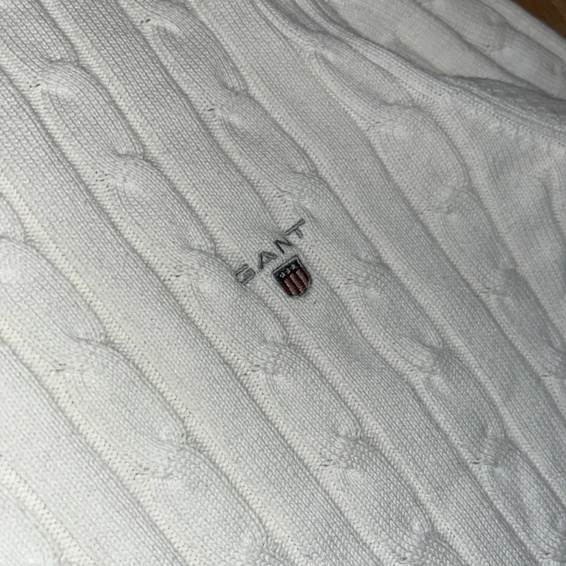 Vit kabelstickad tröja från Gant - 90