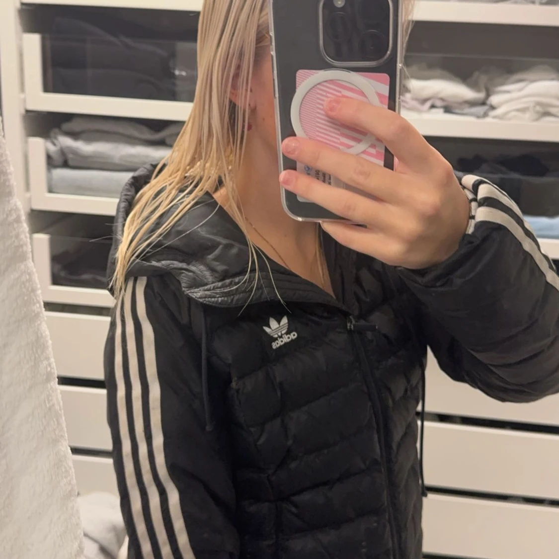 Svart pufferjacka från Adidas - 90