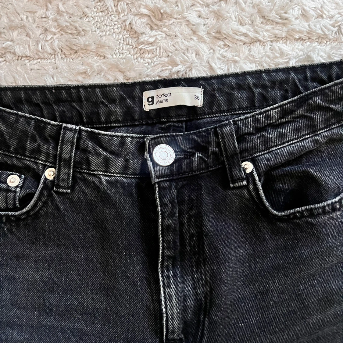 Svarta jeans från Gina Tricot - 90