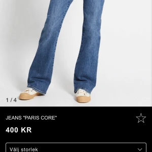 Lowwaist bootcut jeans - Snygga blå jeans med låg midja och bootcut. De sitter helt perfekt och är vädligt snygga. Jag säljer de då ja fick de i present o de tyvärr inte riktigr va min stil🥰Köptes på Lager 157 för runt 400 kr, säljer för 330kr då de endast är använda en gång. Kom privat för bilder, mått, frågor osv, kan skickas idag😊