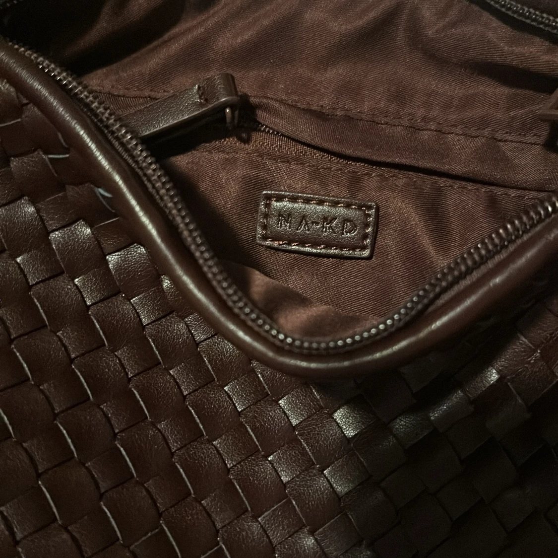 Brun flätad axelväska - 90