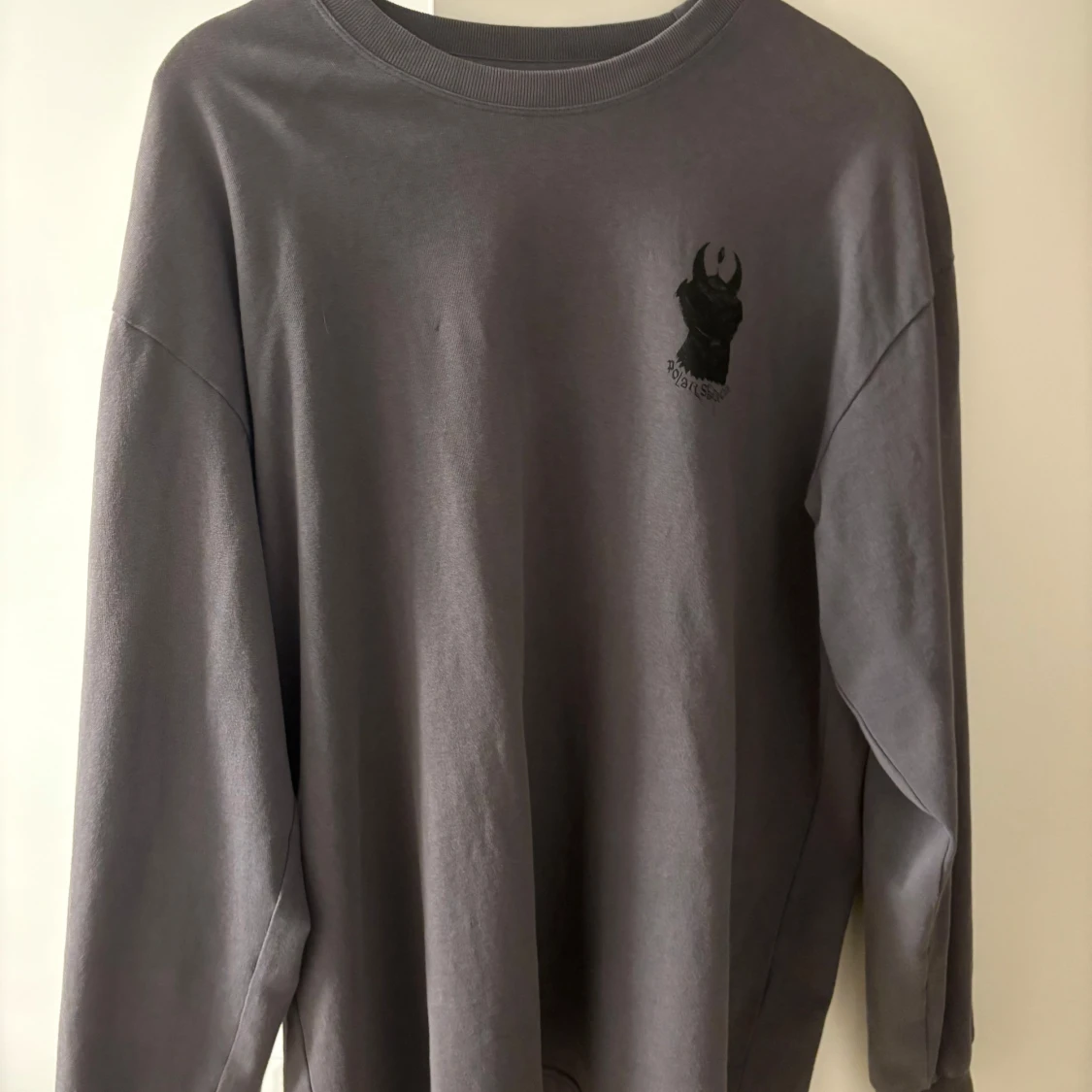 Grå long sleeve polar skate co