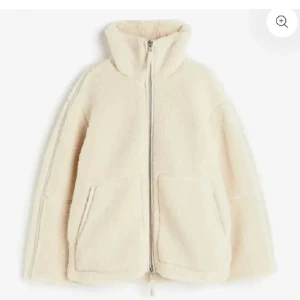 Trendig teddy jacka - Så fin trendig teddy jacka i storlek S💕