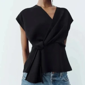 Zara topp  - Använd max två ggr skriv för mer frågor ❤️