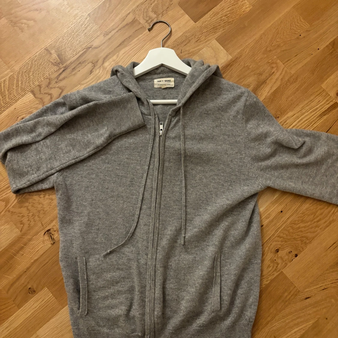 Grå kashmir hoodie från Soft Goat - 90