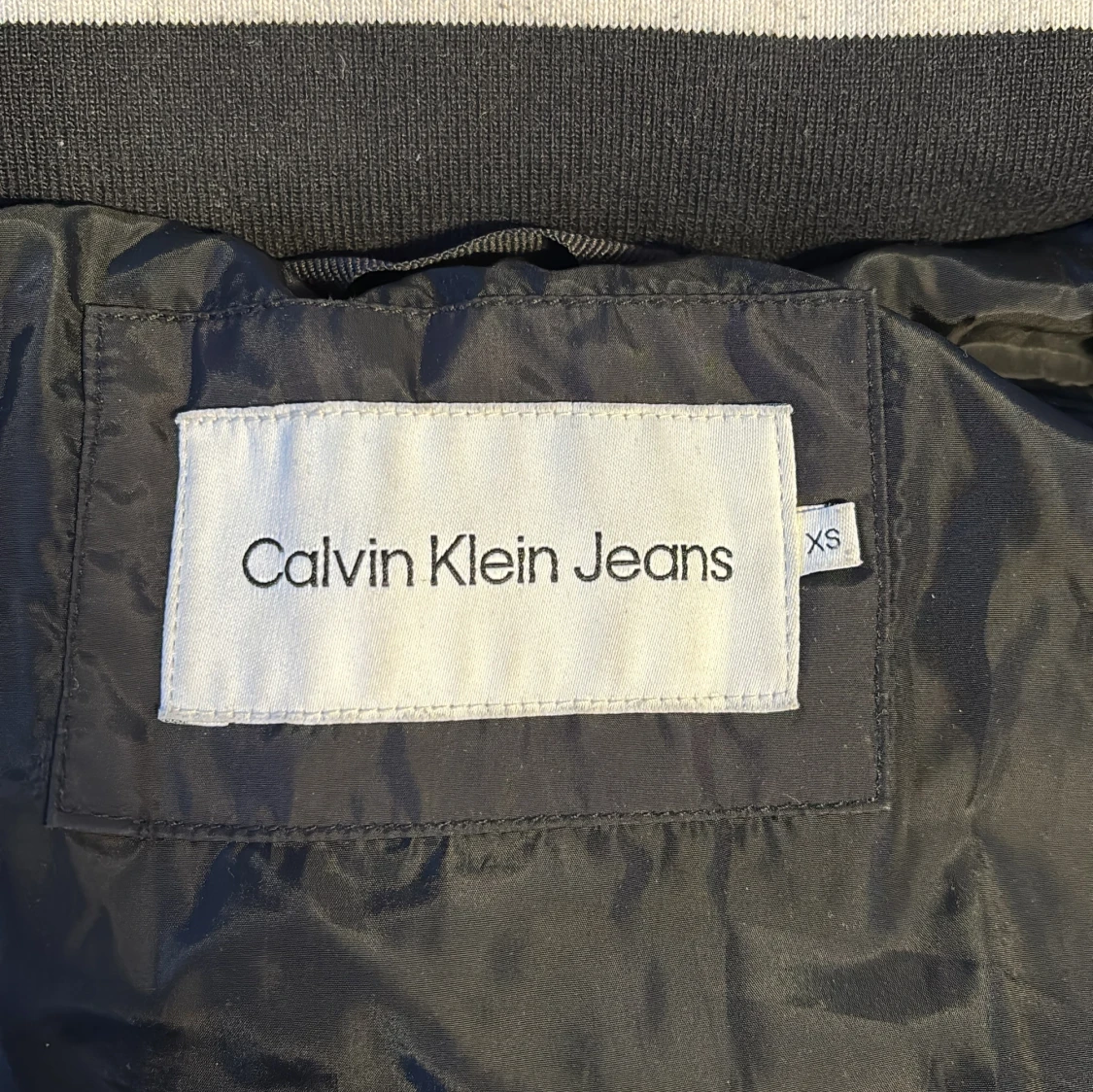 Svart pufferjacka från Calvin Klein Jeans - 91
