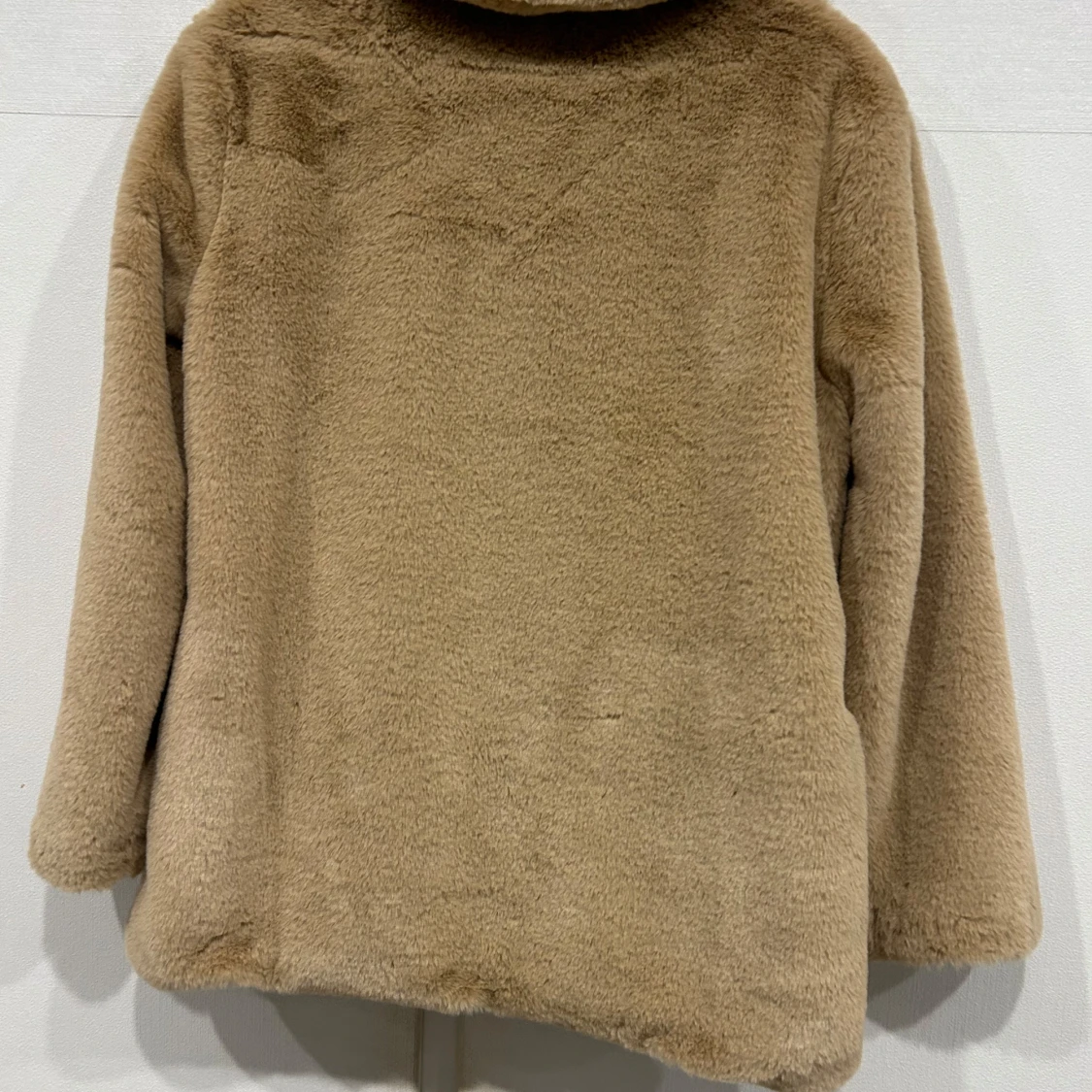 Beige teddyjacka från Urbancode - 29