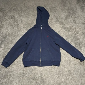 Ralph lauren tröja - Ralph lauren tröja storlek 14-16. Använd 3 gånger. Pris kan diskuteras.