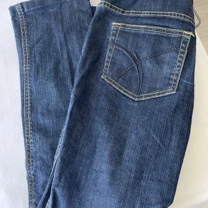 Vila jeans  - Vila jeans som är köpta ifrån ett second hand💙fin i skick