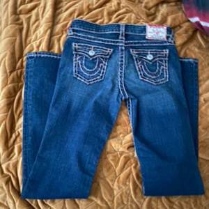 Helt nya true religion jeans i storlek 14 köpta för 2000kr,helt oanvända med lappen kvar