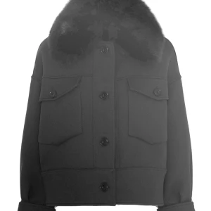 Meotine kappa svart strl S/M - Intressekoll på min svarta meotine kappa i storlek S/M. Fint skick, inga större tecken på användning. Kan även tänka mig att byta denna mit en likadan i beige eller grön💞