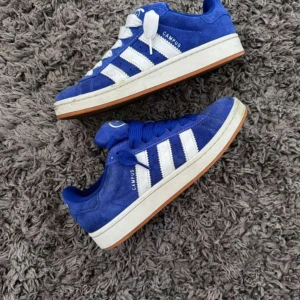 Adidas campus  - Skick 9/10. Stl 40 2/3. Priset går att diskutera. Hör av er vid frågor.