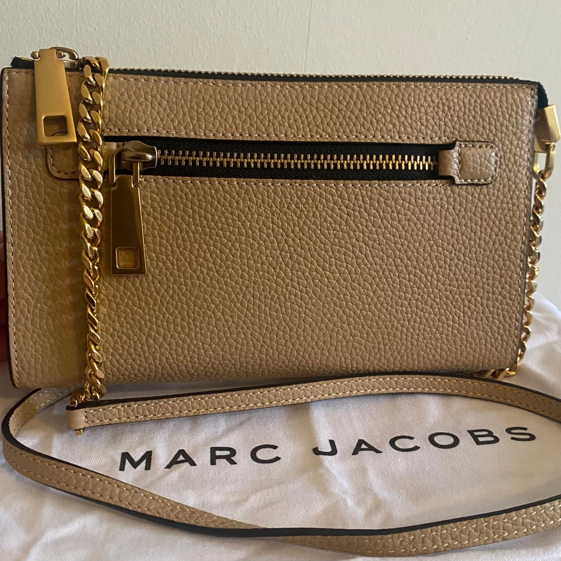 Marc Jacobs Gotham Leather/ cross body wallet   - 92