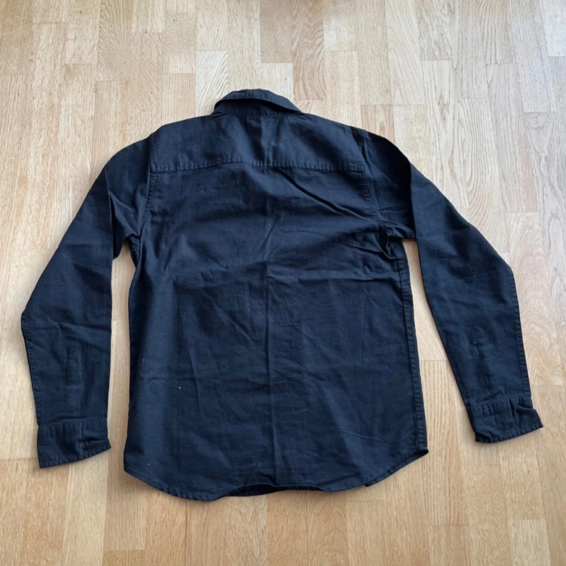 Svart långärmad skjorta - 90