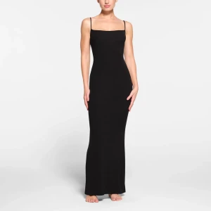 Skims klänning - Svart ”soft lounge long slip dress” från Skims. Stl xs🩷 