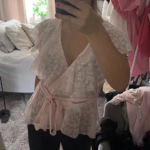 Superfin rosa blus  - Säljar då den inte kommit till användning så endast provad på💕