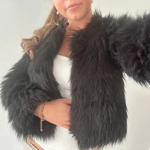 Pälsjacka  - Snygg pälsjacka som tyvärr har blivit för liten🌺🌺