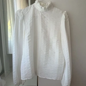 Blus  - Fin blus från nakd! 