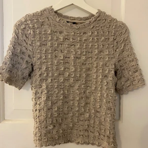 Fin topp - Knappt använd tröja från Lindex