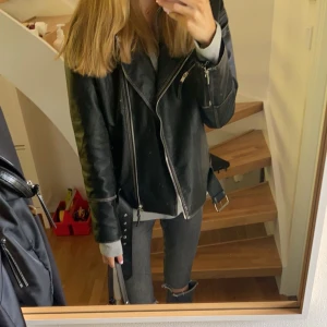 Urban Outfitters Skinnjacka - Fin skinnjacka från Urban Outfitters. Storlek S. 500kr exkluderat frakt.