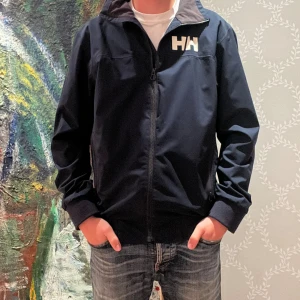 Helly Hansen Windbreaker - Hej. Säljer min Helly Hansen windbreaker jacka, gott skick