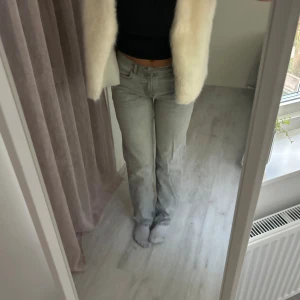 gråa jeans  - ett par gråa jeans i storlek 36💕