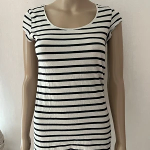 Randig T-shirt  - Inget att anmärka på 