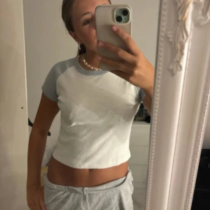 Brandy Melville tröja - Köptes 2019 och kom aldrig till användning ❤️