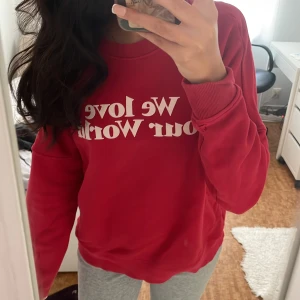 Rött crewneck - Jätte bekvämt rött crewneck!