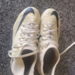  Nike fotbollsskor   -  Bara bra 